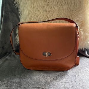 Lo & Sons Claremont Camera Crossbody